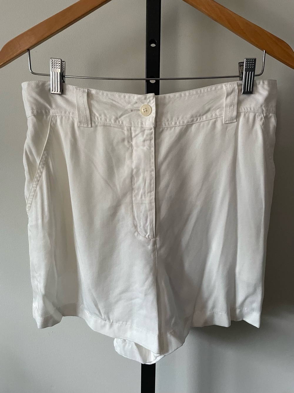 NEW Wilfred Free Natalie 100% Lyocell White Shorts Size 10
